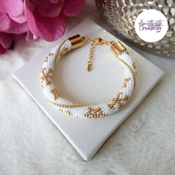 ❅ Collection “Etoiles des Neiges” : Bracelet Crocheté Fait Main en Acier Inoxydable et Perles “Miyuki” – Blanc Mat & Doré
