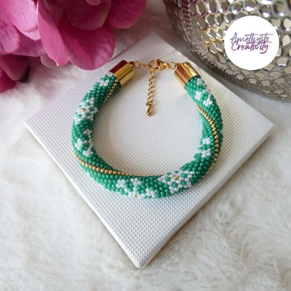 ETOILES DES NEIGES || Bracelet Crocheté Fait Main En Acier Inoxydable Et Perles “Miyuki” – Vert & Doré