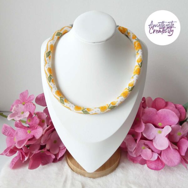 TELIA || Collier Crocheté Fait Main en Perles “Miyuki” et Perles Céramiques – Jaune Orange