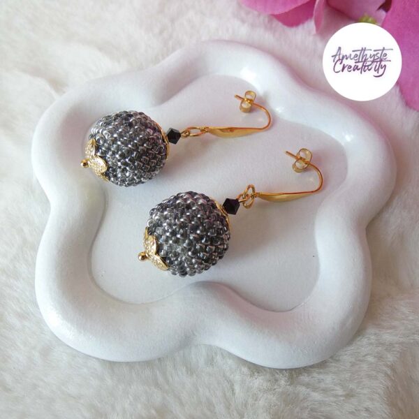 SYRA || Boucles d’oreilles Crochetées Boules de 17 mm en Perles “Miyuki” et Acier Inoxydable