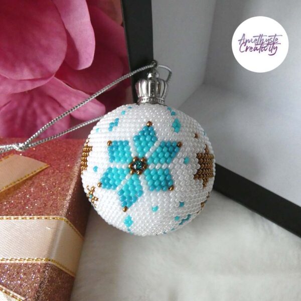 Collection “Bianca” : Boule de Noel Crochetée Fait Main avec Perles “Miyuki” – Turquoise