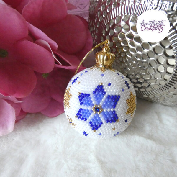 Collection “Bianca” : Boule de Noel Crochetée Fait Main avec Perles “Miyuki” – Bleu