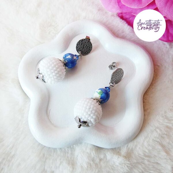 TELIA || Boucles d’oreilles Crochetées Boules de 17 mm en Perles “Miyuki” et Acier Inoxydable – Bleu