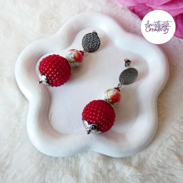 TELIA || Boucles d’oreilles Crochetées Boules de 17 mm en Perles “Miyuki” et Acier Inoxydable – Rouge