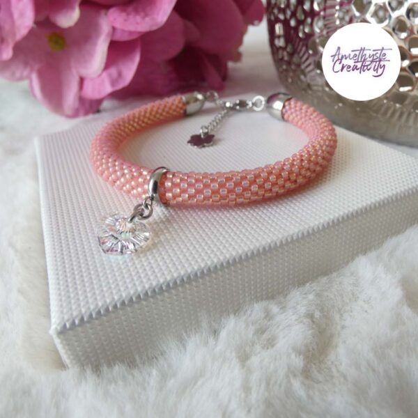 LOVELLA || Bracelet Fin Crocheté Acier Inoxydable en Spirales avec Perles “Miyuki” – Rose Saumon