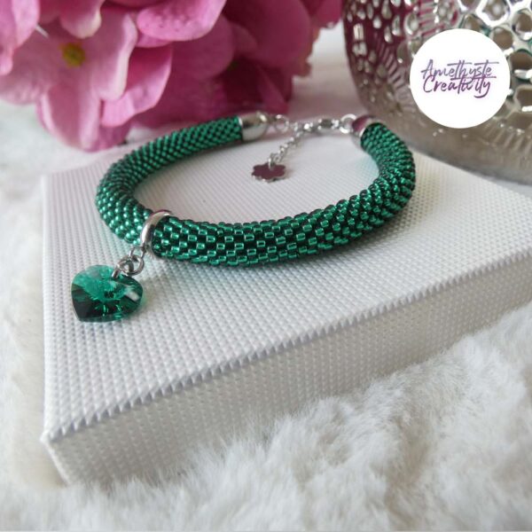 LOVELLA || Bracelet Fin Crocheté Acier Inoxydable en Spirales avec Perles “Miyuki” – Vert Emeuraude