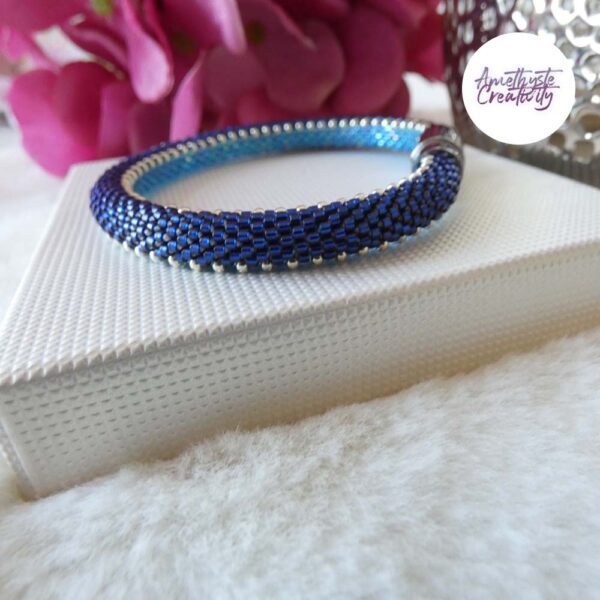 TWO FACES || Bracelet Fin Crocheté Acier Inoxydable en Spirales avec Perles “Miyuki” avec Fermoir Aimanté – Bleu