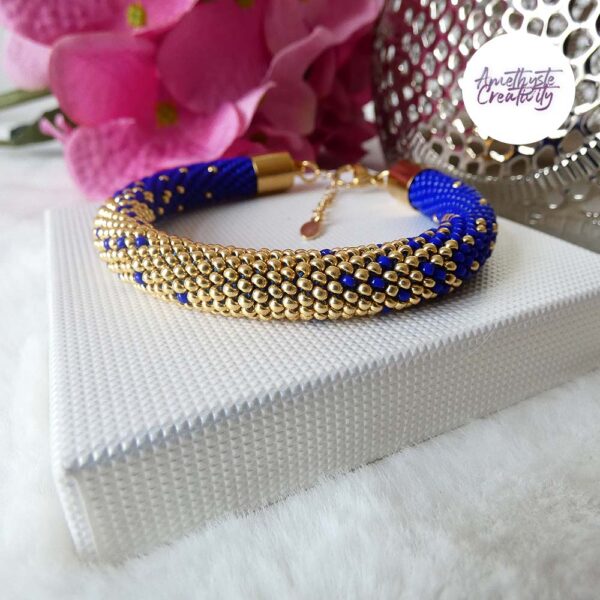 LES DEGRADES || Bracelet Crocheté Fait Main en Acier Inoxydable et Perles “Miyuki” – Bleu Roi & Doré