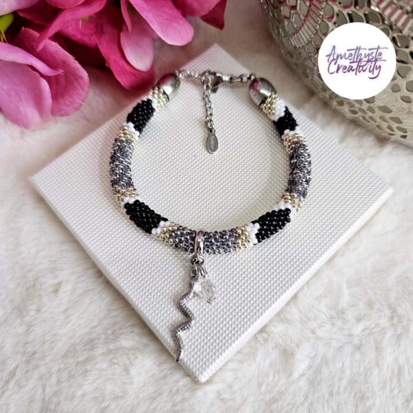 SNAKY || Bracelet Crocheté en Spirales avec Perles “Miyuki” – Noir & Argent