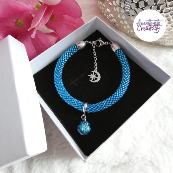 SAPHYRA || Bracelet Fin avec Breloque Fait Main Crocheté En Perles “Miyuki” - Bleu Saphir