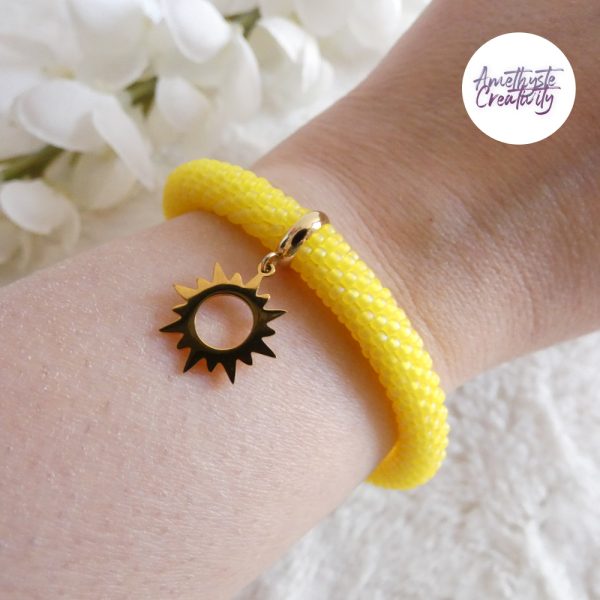 SUNNY || Bracelet Fin avec Breloque Fait Main Crocheté En Perles “Miyuki” - Jaune Mat