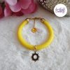 SUNNY || Bracelet Fin avec Breloque Fait Main Crocheté En Perles “Miyuki” - Jaune Mat