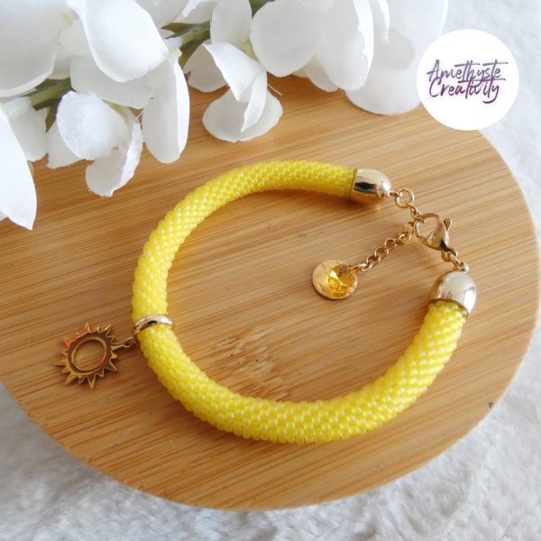 SUNNY || Bracelet Fin avec Breloque Fait Main Crocheté En Perles “Miyuki” - Jaune Mat