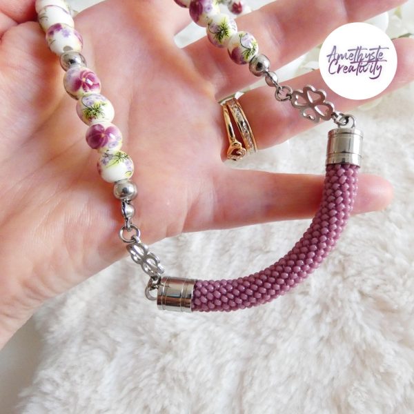 TELIA || Collier en Perles Céramiques avec pendentif Crocheté Fait Main en Perles « Miyuki » – Violet Parme