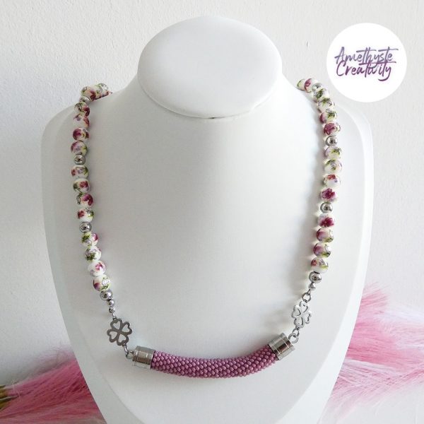 TELIA || Collier en Perles Céramiques avec pendentif Crocheté Fait Main en Perles « Miyuki » – Violet Parme