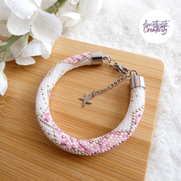 CHIC & ELEGANCE || Bracelet Crocheté Fait Main En Acier Inoxydable Et Perles “Miyuki” – Argenté, Blanc nacré & Rose