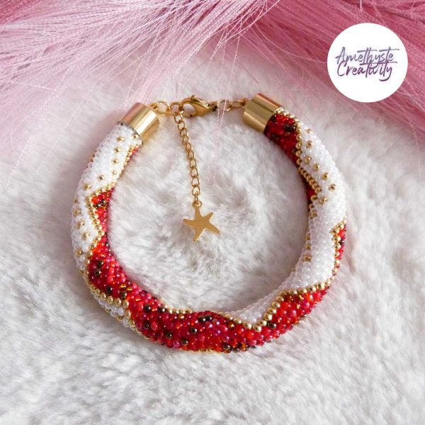 CHIC & ELEGANCE || Bracelet Crocheté Fait Main En Acier Inoxydable Et Perles “Miyuki” – Doré, Blanc nacré & Mix Rouge
