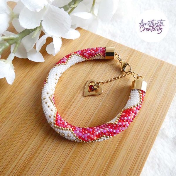 CHIC & ELEGANCE || Bracelet Crocheté Fait Main En Acier Inoxydable Et Perles “Miyuki” – Doré, Blanc Nacré & Mix Rouge-Rose