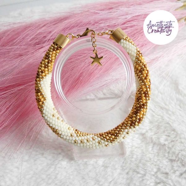 CHIC & ELEGANCE || Bracelet Crocheté Fait Main En Acier Inoxydable Et Perles “Miyuki” – Doré, Creme & Mix Golden Sun