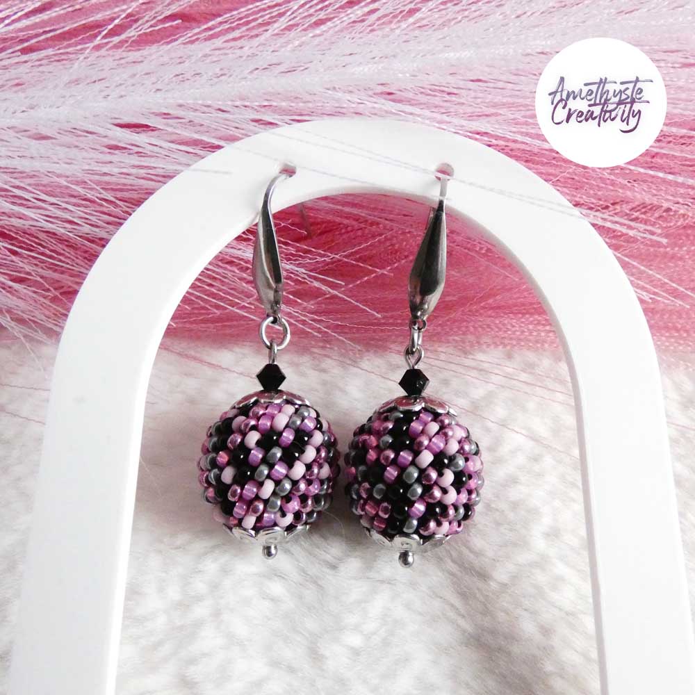 SYRA || Boucles d’oreilles Crochetées Boules de 17 mm en Perles “Miyuki” et Acier Inoxydable – Mix Candy Pink