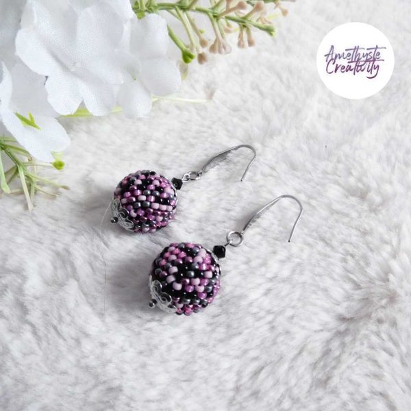 SYRA || Boucles d’oreilles Crochetées Boules de 17 mm en Perles “Miyuki” et Acier Inoxydable – Mix Candy Pink