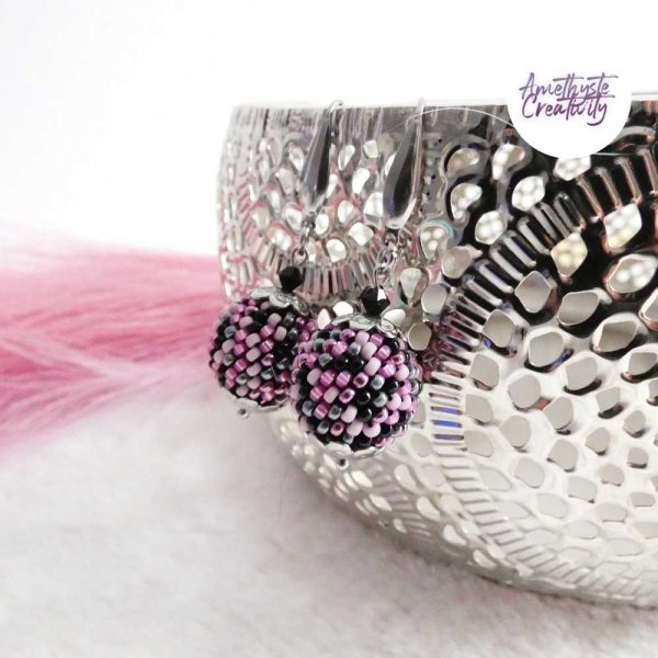 SYRA || Boucles d’oreilles Crochetées Boules de 17 mm en Perles “Miyuki” et Acier Inoxydable – Mix Candy Pink