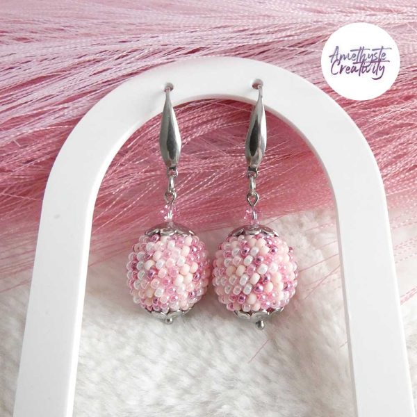 SYRA || Boucles d’oreilles Crochetées Boules de 17 mm en Perles “Miyuki” et Acier Inoxydable – Rose Mix