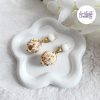 SYRA || Boucles d’oreilles Crochetées Boules de 17 mm en Perles “Miyuki” et Acier Inoxydable – Beige (VERSION OREILLES NON PERCEES)